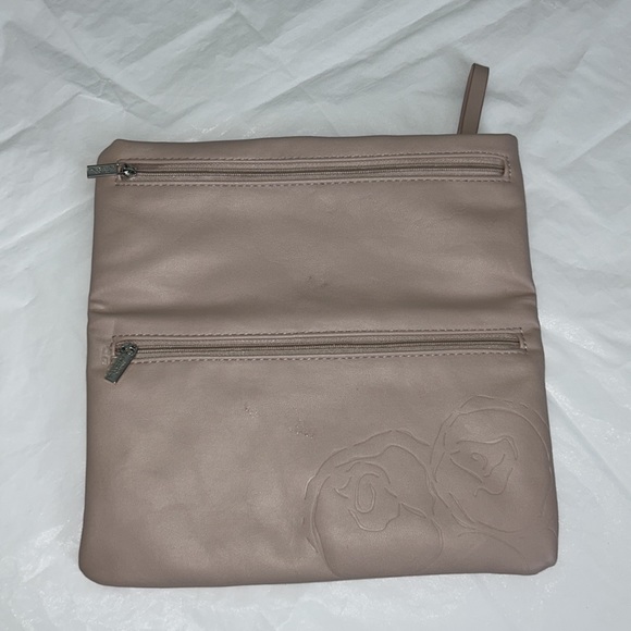 LIKE NEW Valentino Parfums Blush Foldover Clutch - Picture 2 of 12